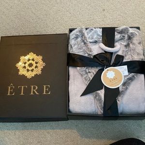 Ladies velvet robe, one size, original packaging